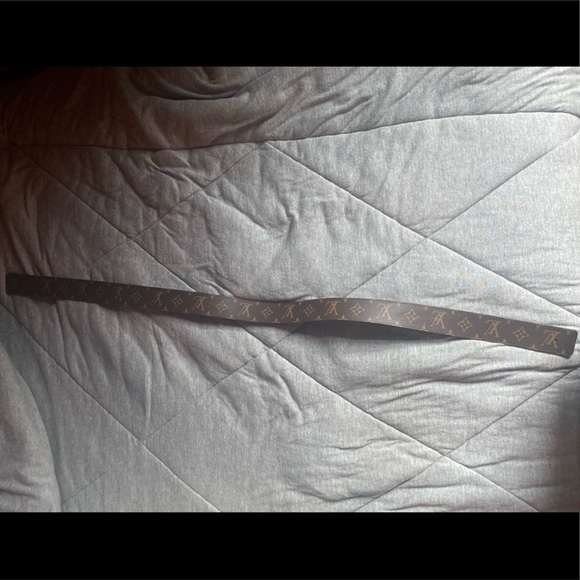 No Buckle Louis Vuitton belt - Picture 6 of 6